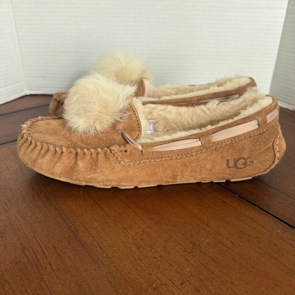 UGG Dakota Pom Pom‎ Chestnut Suede Moccasin Slippers 1019015 Womens 10